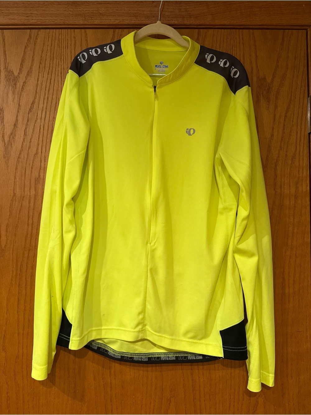 Pearl Izumi Men’s Yellow Cycling Jersey with Black Zipper Pull - Like New!